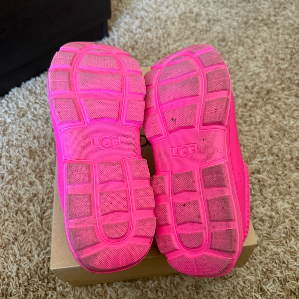 UGG Tasman Bright Pink Mules - Picture 7 of 8